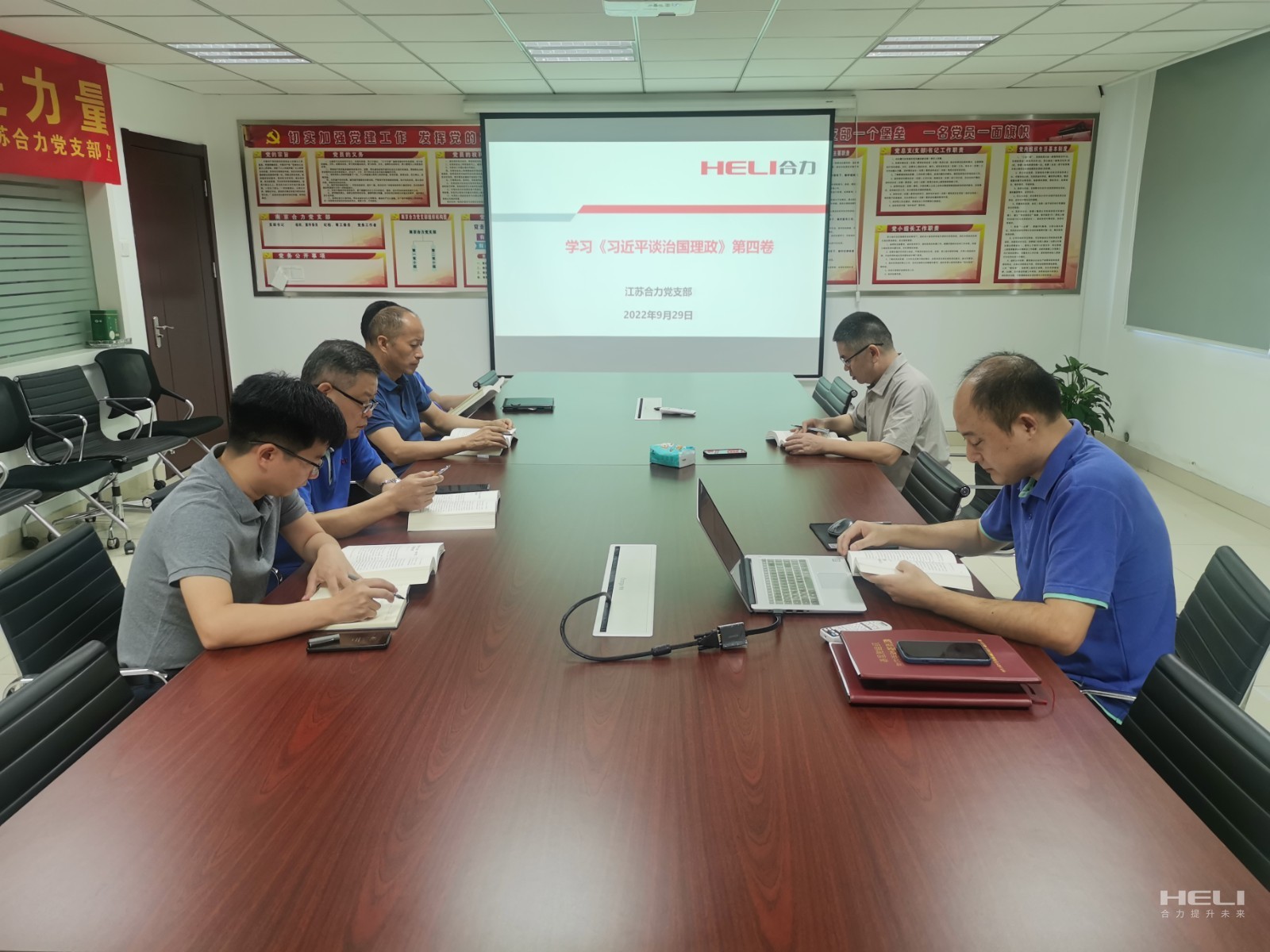 江苏w66国际利来党支部学习现场.jpg
